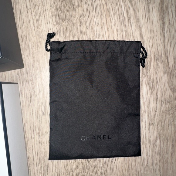 CHANEL BOX AND DUST BAG - Picture 5 of 5
